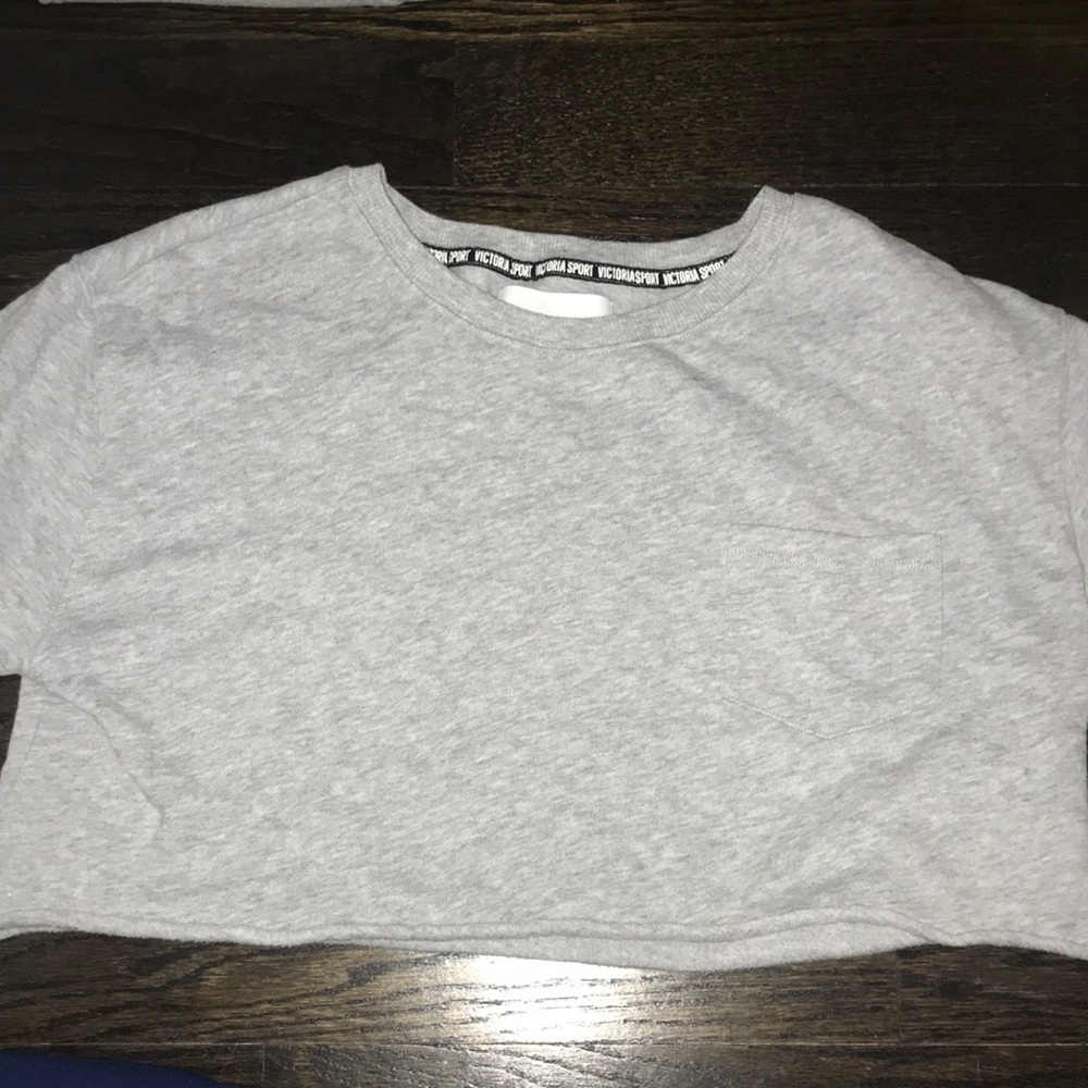 Grey cropped shirt